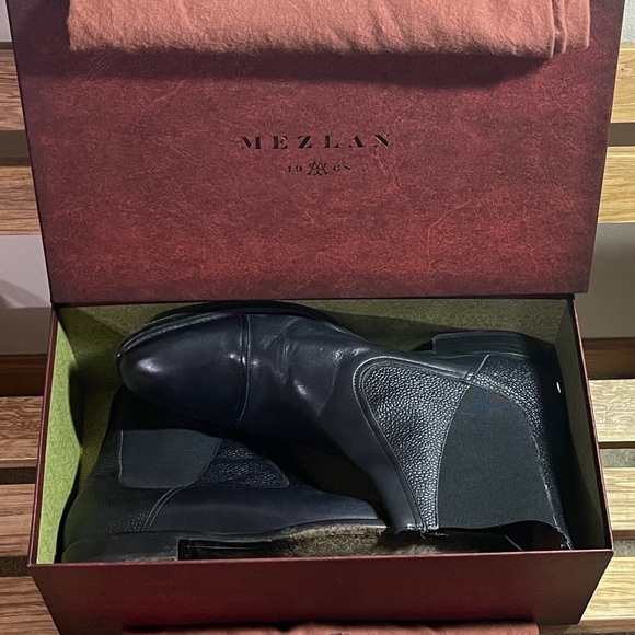 Mezlan Higgins Size 10 in black with dust bags and box - Picture 3 of 6